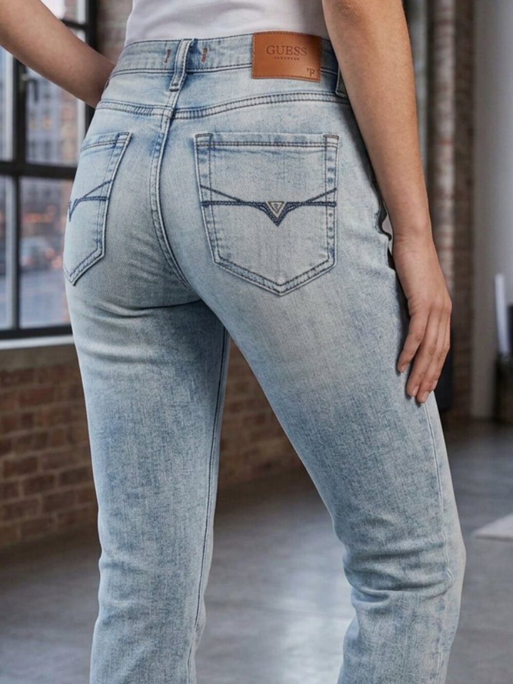Guess "Halsted Fit" Light Wash Cropped Denim Jeans
